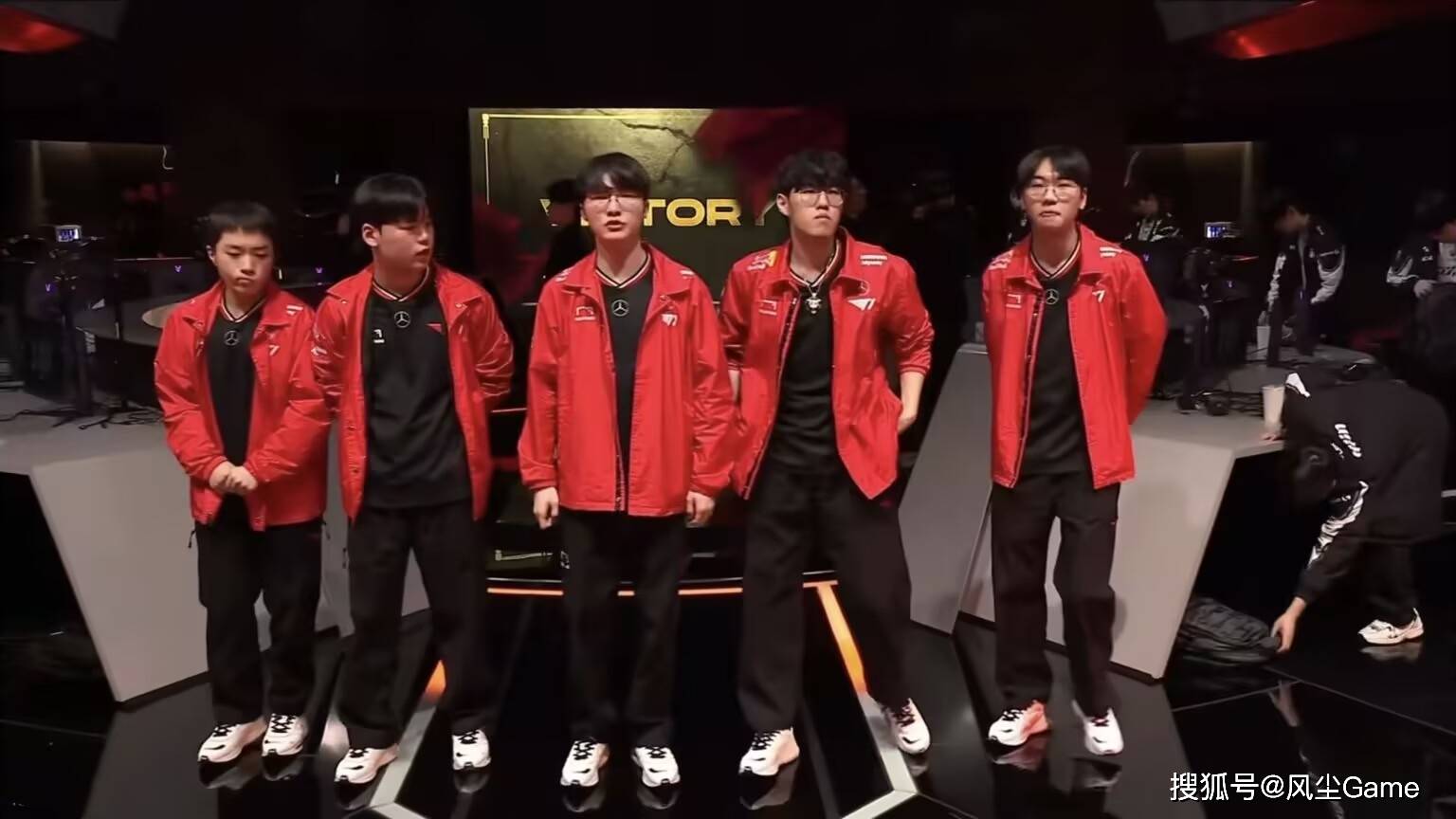 lol台服官网首页地址-包含太狠了！Uzi在法国队比赛中逆转Faker新星大胜表现惊艳，今晨密尔沃基雄鹿止住颓势的词条